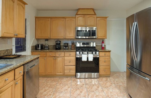 Simi Valley House | Heated Pool, Huge Fireplace & Nintendo, PingPong