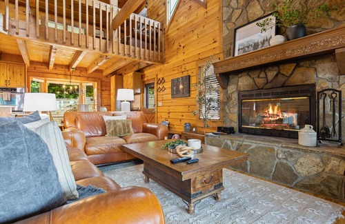 My Mountain Cabin | Heinrich's Hideaway Blue Ridge, GA