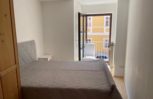 Landshut Apartment | Helle Zwei-Zimmer-Stadt-Wohnung am Bismarkplatz mit Tiefgarage
