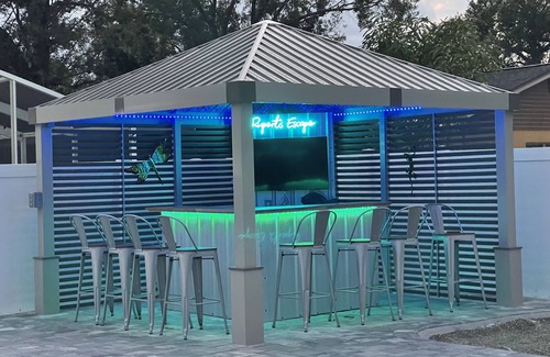 Tampa House | Hello Sunshine! 4 Bedroom w/Pool and Outdoor Bar