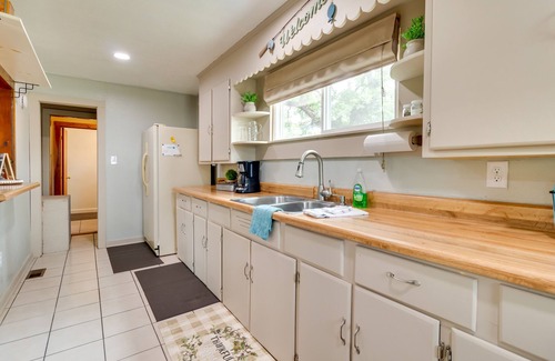 Henderson House | Henderson Vacation Rental < 1 Mi to Norfork Lake!