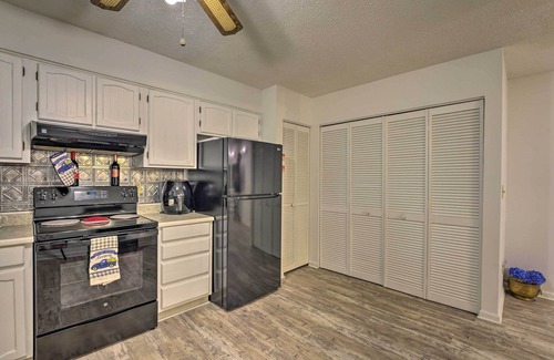 Bat Cave House | Hendersonville Retreat < 4 Mi to Lake Lure!