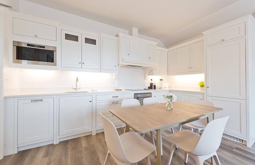 Broadstone Apartment | Henrietta Suites City Centre