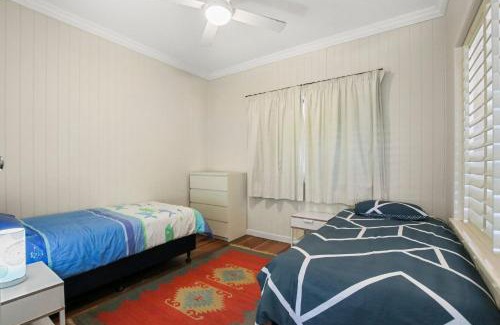 Dicky Beach House | Henzell Street 28 Dicky Beach