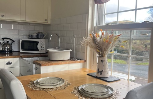 Torver Apartment | Herdwick Cottage with Hot Tub - Sleeps 2