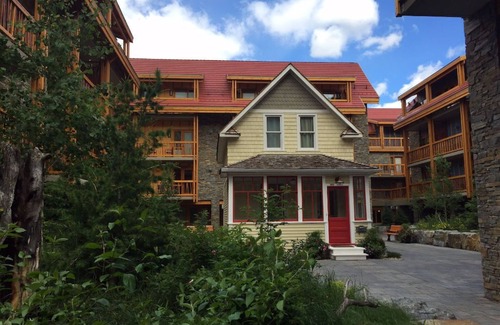 Banff House | Heritage House near Centre | Rooftop Hot Pools