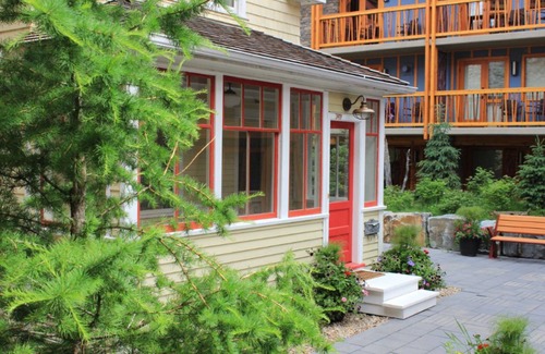 Banff House | Heritage House near Centre | Rooftop Hot Pools