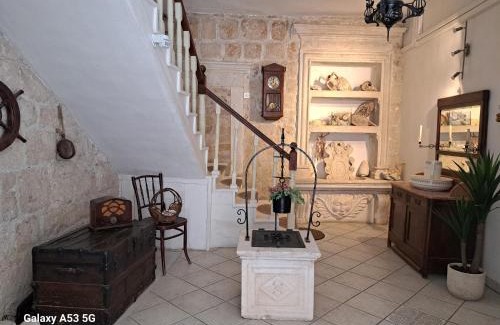 Vis House | Heritage Rooms Kut