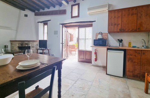 Skarinou Apartment | Hermes Pool Apartment