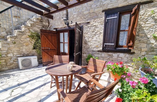 Skarinou Apartment | Hermes Pool Apartment