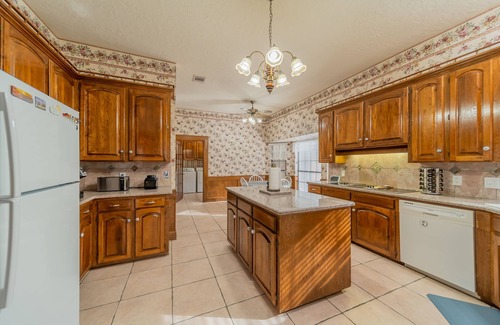 Spring House | Heron's Landing: POOL/HOT TUB + 2 Acres in Houston (Spring), TX