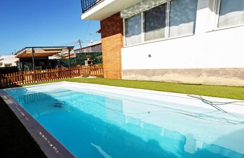 Pineda de Mar House | HESTIA Casa con piscina ideal familias Wifi free