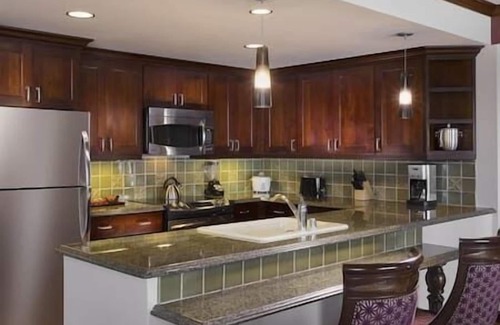 Waikiki Resort | HGVC The Grand Waikikian, Beachfront Resort & Spa