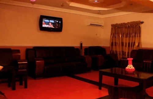Oshodi-Isolo Hotel | Hi Point Hotel & Suites