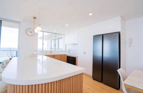 Surfers Paradise Apartment | Hi Surf Beachfront Resort Apartments