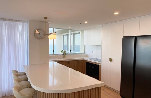 Surfers Paradise Apartment | Hi Surf Beachfront Resort Apartments