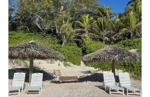 Dunmore Town House | Hibiscus Hill Guest House - Elegant Garden Oasis, Pink Sand Bch home