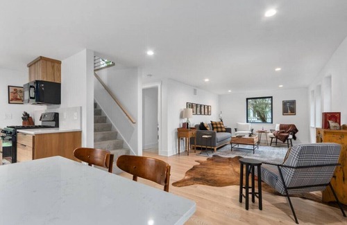 Oshkosh House | Hickory On The Lake- Beautiful home on Lake Winnebago