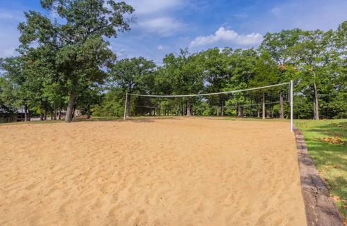 Branson Condo | HICV Holiday Hills Resort 1br suite Sunday check-in