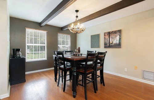 Gainesville Cabin | Hidden Cabin Retreat with Private Deck & Firepit