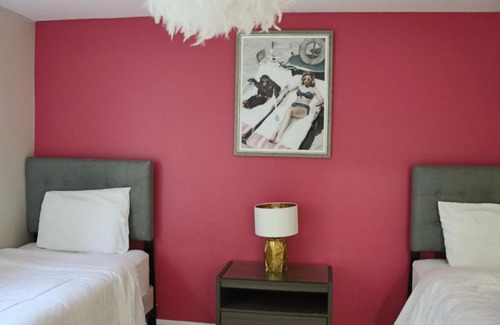 Seybold House | HIDDEN GEM 10 BEDROOMS, SLEEPS 20! 10 MINUTES FROM BEACH, CRUISE PORT, WYNWOOD