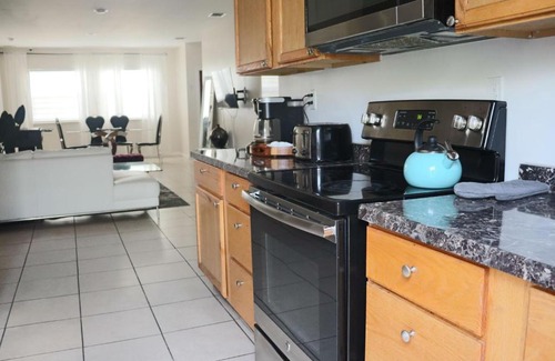 Seybold House | HIDDEN GEM 10 BEDROOMS, SLEEPS 20! 10 MINUTES FROM BEACH, CRUISE PORT, WYNWOOD