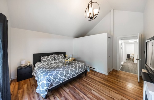 Regional District of Nanaimo House | Hidden Gem! - Across the Beach