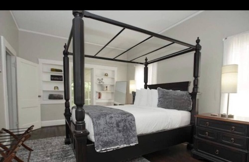 Crestline Heights House | Hidden Gem Close to Airport