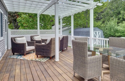 Charlevoix House | Hidden Gem: Steps to Lake Michigan & Downtown!