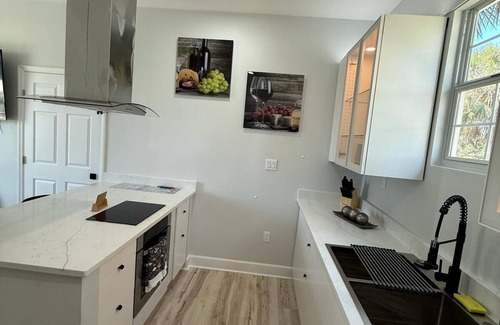 Palm River-Clair Mel Apartment | Hidden Getaway - Apartment A