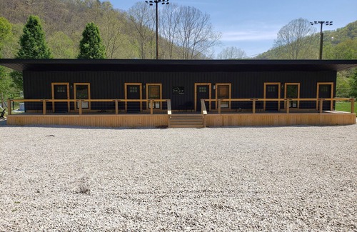 Dingess Apartment | Hidden Jewell Studio Suite #4 - 2BD/1BA Kitchenette & Washer/Dryer on Outlaws