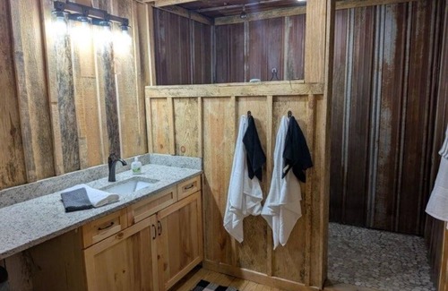 Abbeville Cabin | Hidden Oaks Lavish Cabin #2