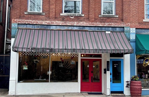 Horse Cave Apartment | Hidden Station. 2 bedroom pet friendly apartment in the heart of Horse Cave Ky.
