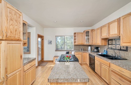 Evergreen House | Hide-A-Way in Evergreen. Private Hot Tub Pets Welcome