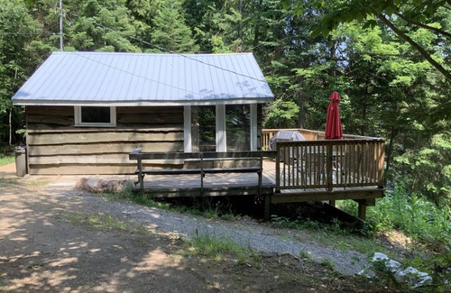 Faraday Cottage | HIDEAWAY - COZY 2 BEDROOM WATERFRONT COTTAGE SPRING, SUMMER 2025 AVAILABILITY!