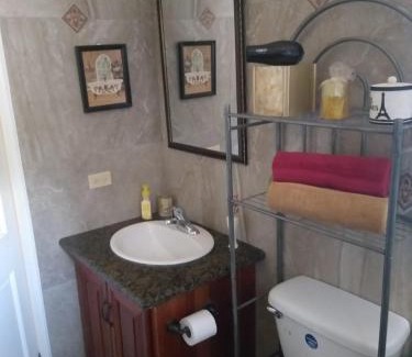 River Oaks House | Hideaway Cozy Place 1