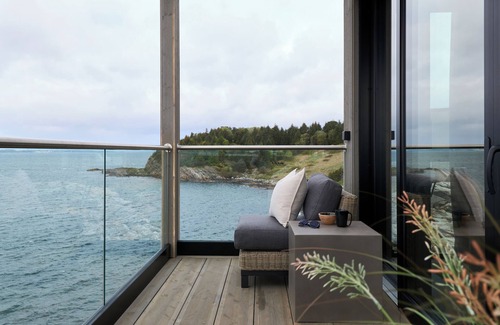 Herdla Cabin | Hideaway Herdla 1 – unique and luxurious cabin 15 m above the sea