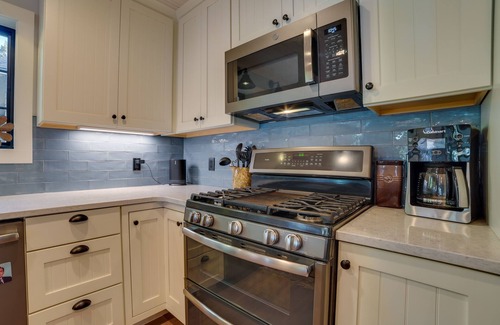 Higgins Lake House | Higgins Lake Vacation Rental w/Lake Views & Deck!