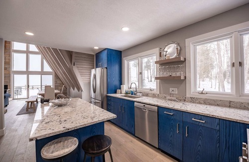 Leland House | High Bluffs Lodge ~ Sunsets, Game Room, much more