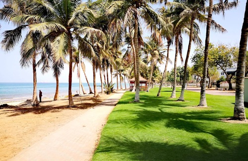 Shati Al Qurum Apartment | High Residency - Beachfront Well Furnished & Spacious Apartment