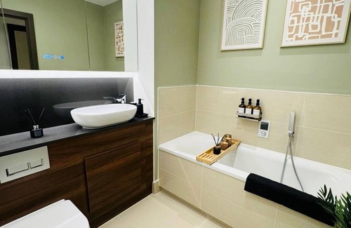 Maidstone Apartment | High-Spec Modern 2 Bed Apartment- Private Parking