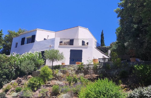 La Londe-les-Maures Villa | High Standing Villa with hill view and sunset - Departure to Porquerolles Island