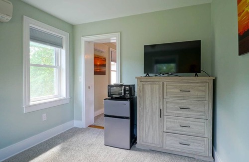 Still Pond House | High Tide Haven Suite