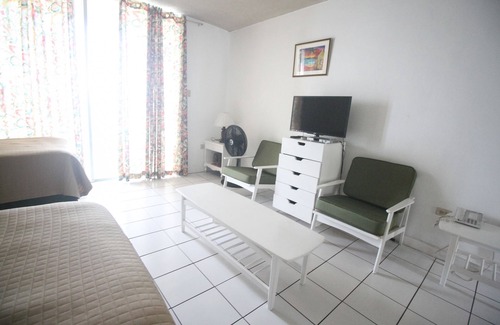 Montego Bay Hotel | High Tides Beach Studio