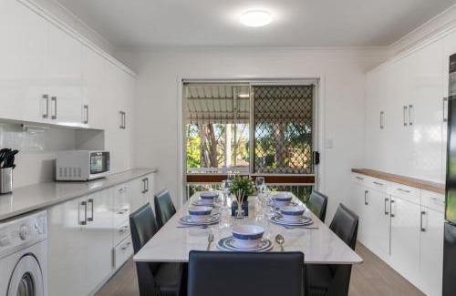 Macgregor House | High Value 4Beds with Workspace Near Mall and Highway