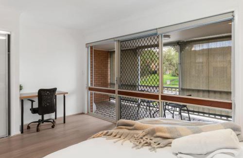 Macgregor House | High Value 4Beds with Workspace Near Mall and Highway