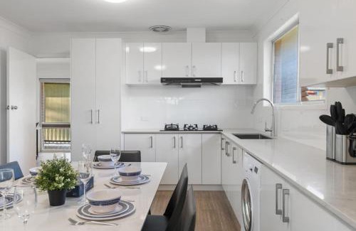 Macgregor House | High Value 4Beds with Workspace Near Mall and Highway