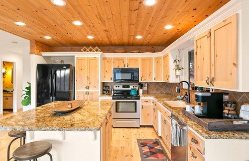 Joshua Tree House | High View Haven - Hot Tub, Fire Pit & Bbq In Joshua Tree! 4 Bedroom Home by RedAwning