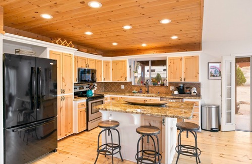 Joshua Tree House | High View Haven - Hot Tub, Fire Pit & Bbq In Joshua Tree! 4 Bedroom Home by RedAwning