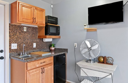 Joshua Tree House | High View Haven - Hot Tub, Fire Pit & Bbq In Joshua Tree! 4 Bedroom Home by RedAwning